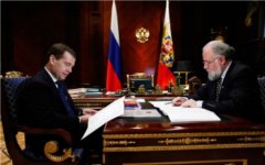 Дмитрий Медведев и Владимир Чуров. Фото с сайта kremlin.ru Дмитрий Медведев и Владимир Чуров. Фото с сайта kremlin.ru