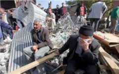 Последствия землетрясения в Турции. Фото Reuters Последствия землетрясения в Турции. Фото Reuters
