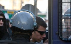 Арест участника Марша независимости в Польше. Фото AP Арест участника Марша независимости в Польше. Фото AP