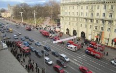 Минск. Станция метро «Октябрьская». 11 апреля 2011 года Минск. Станция метро «Октябрьская». 11 апреля 2011 года