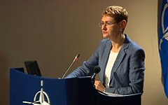 Оана Лунгеску. Фото с сайта nato.int
