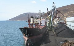 Теплоход «Золотая Колыма» © фото с сайта tranzitdv.ru Теплоход «Золотая Колыма» © фото с сайта tranzitdv.ru