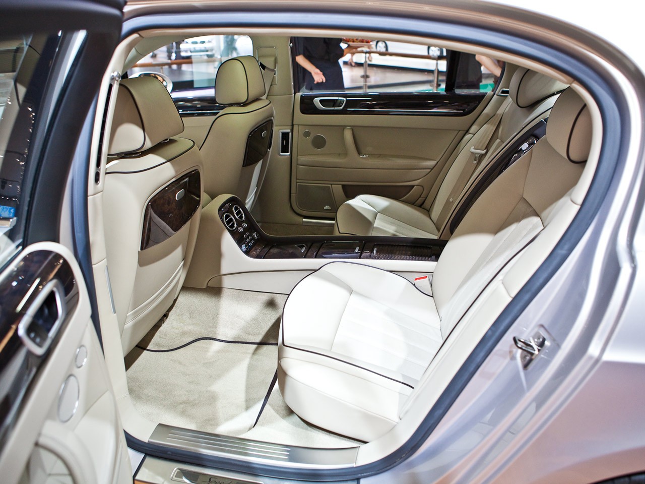 ММАС-2010. Фото 7. Салон Bentley Continental Flying Spur