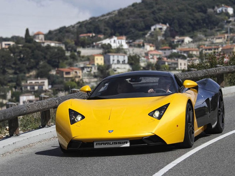 Marussia B1 на горной дороге, вид спереди