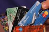 Россияне не смогут оформить на себя более 10 банковских карт