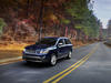 Jeep Compass (2011) на загородной дороге