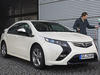 Opel Ampera на подзарядке. Перед-бок