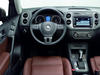 Volkswagen Tiguan (2012). Руль, передняя панель, центральная консоль