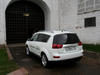 Peugeot 4007 у ворот. Вид сзади