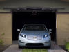 Chevrolet Volt. Автомобиль на подзарядке, вид спереди