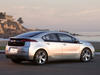 Chevrolet Volt. Автомобиль на побережье, вид сбоку