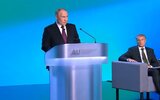 Путин поручил широко использовать технологии ИИ по всей России