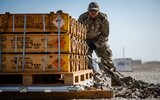 США приостанавливают поставки вооружений Киеву