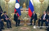 Президент Лаоса Тхонглун Сисулит подарил Владимиру Путину двух слонов