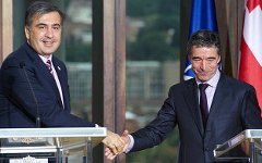 Михаил Саакашвили и Андерс Фог Расмуссен. Фото с сайта newsgeorgia.ru