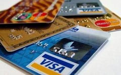 Что лучше – получать зарплату наличными или на банковскую карту?