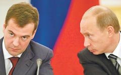 «Тандем» нашел виновных во всех бедах России – это оппозиция