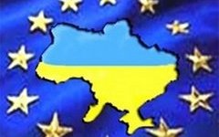 Флаги Украины и Евросоюза
