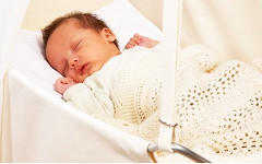 Ребенок в колыбели. Фото с сайта babyplaza.ru