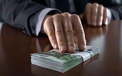 За взятки чиновников теперь не сажают, а штрафуют