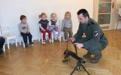 «Урок патриотизма» в рижском детсаде. Фото с сайта worldwithoutnazism.org
