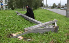 Срубленный крест © РИА Новости