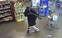 Боевик в ТЦ Westgate в Найроби. Стоп-кадр с видео в YouTube