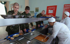 Солдатская столовая © РИА Новости, Сергей Пятаков