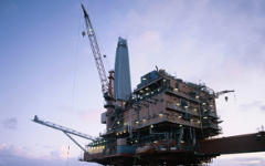 Нефтяная вышка. Фото с сайта fleetowner.com