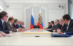Встреча президента РФ с депутатами в Сочи © РИА Новости, Алексей Дружинин