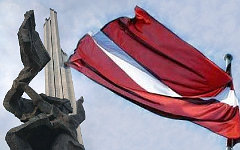 Памятник Освободителям Риги. Коллаж © KM.RU