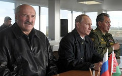 А.Лукашенко, В.Путин и С.Шойгу на учениях «Запад-2013». Фото с сайта kremlin.ru
