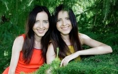 Оля и Таня Николаевы. Фото из личного архива. 