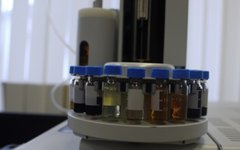 Образцы составляющих синтетической нефти. Фото с сайта strf.ru