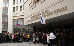 Митинг у здания парламента Крыма © РИА Новости, Тарас Литвиненко