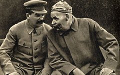 Сталин и Горький. Фото с сайта wikipedia.org