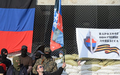 Ополченцы у здания администрации Славянска © РИА Новости, Михаил Воскресенский