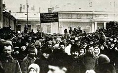 Мартовские демонстрации 1917 года на Невском проспекте. Фото Jones Stinton с сай
