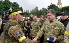 Петр Порошенко в Славянске. Фото пресс-службы главы Украины