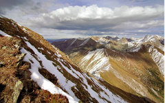 Фото с сайта <a href="http://www.osobennov.ru/photo/yuzhnaya-sibir-gory-sayany/"