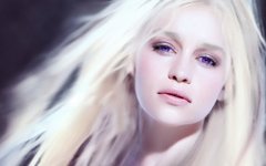 Эмилия Кларк. Фото с сайта kinopoisk.ru