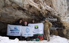 Команда экспедиции у Ящика Пандоры. Фото с сайта tpu.ru