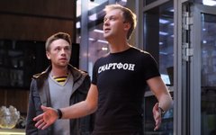 Стоп-кадр из рекламы одного из сотовых операторов с участием Сергея Светлакова