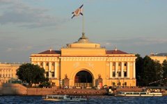 Главный штаб ВМФ в Санкт-Петербурге. Фото Kora27 с сайта wikimedia.org