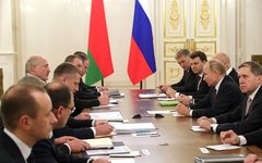 «Нефть» пишем - «транзит» в уме: Кремль прижимает Лукашенко?