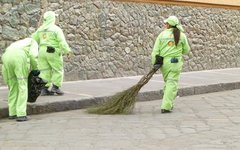 Докторам наук раздают метлы и отправляют в дворники