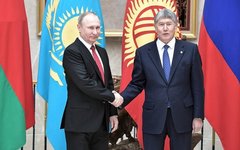 «Киргизский сценарий» ухода от власти породил войну двух президентов