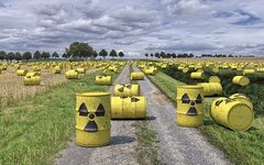 Силовики из-за денег превращают Россию в свалку западных ядерных отходов