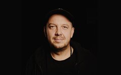 Сергей Бобунец показал, как спасти мир от одиночества