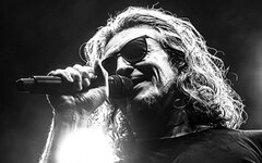 Сергей Галанин спел «Катюшу» маленькой девочке